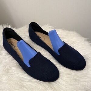 Veittes Navy and Blue Flats